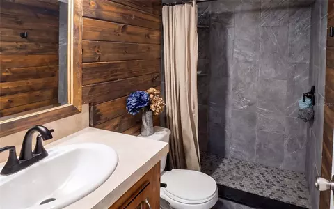 Bath - 7713 State Road 64 E, Zolfo Springs, FL 33890 photo 2 of 7