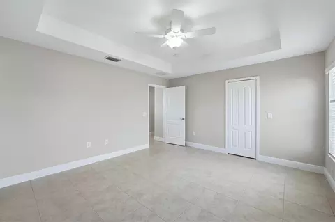 Bedroom - 3816 Shimmering Oaks Dr, Parrish, FL 34219 photo 4 of 7