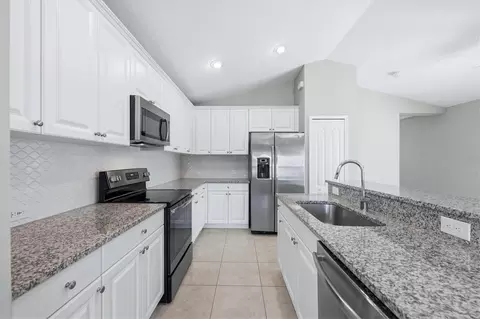 Kitchen - 3816 Shimmering Oaks Dr, Parrish, FL 34219 photo 2 of 3