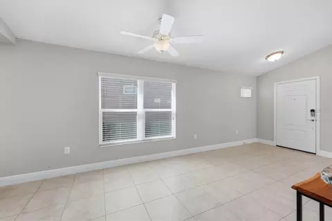 Living - 3816 Shimmering Oaks Dr, Parrish, FL 34219 photo 2 of 5