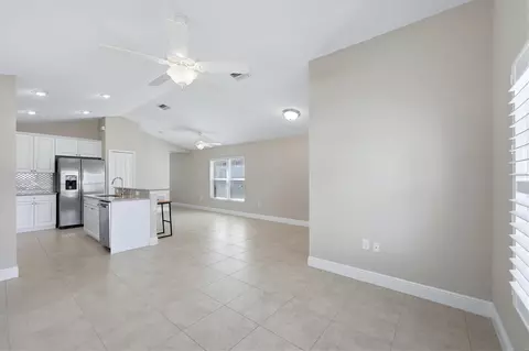 Living - 3816 Shimmering Oaks Dr, Parrish, FL 34219 photo 3 of 5