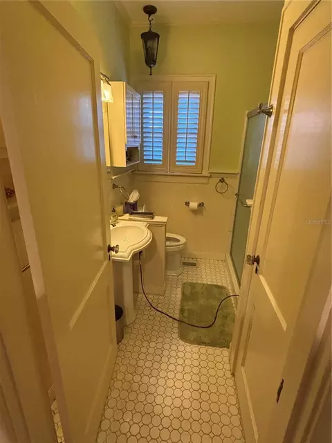 Bath - 1230 S Orange Ave, Bartow, FL 33830 photo 3 of 4