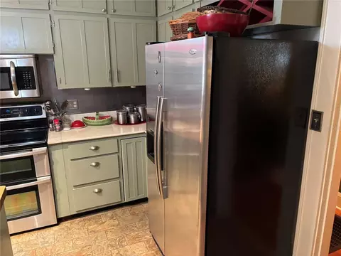 Kitchen - 1230 S Orange Ave, Bartow, FL 33830 photo 5 of 6