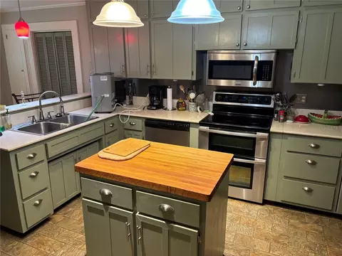 Kitchen - 1230 S Orange Ave, Bartow, FL 33830 photo 4 of 6