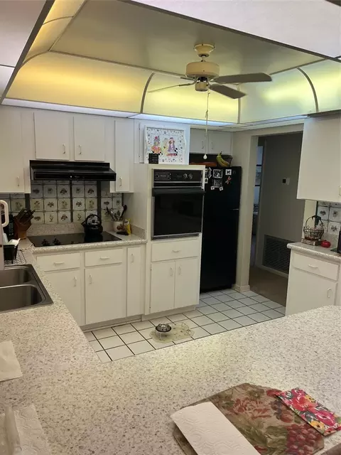 Kitchen - 2275 E Helen Cir, Bartow, FL 33830 photo 1 of 2