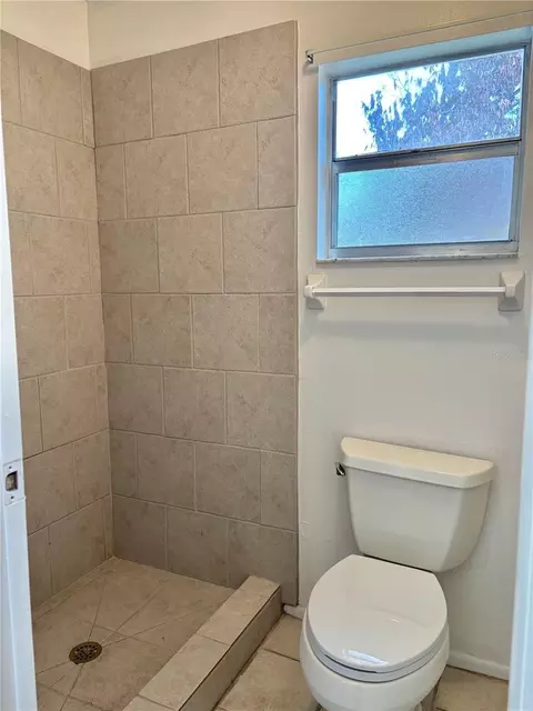 Bath - 890 W White Birch Ln, Bartow, FL 33830 photo 2 of 3