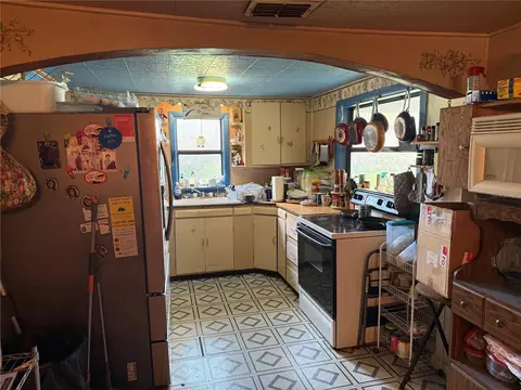 Kitchen - 120 4th Wahneta St E, Winter Haven, FL 33880 photo 1 of 2