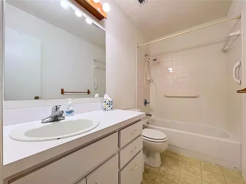 Bath - 1790 Sunrise Dr, Bartow, FL 33830 photo 3 of 7