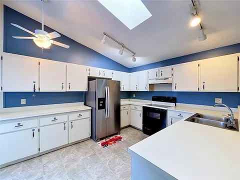 Kitchen - 1790 Sunrise Dr, Bartow, FL 33830 photo 4 of 9