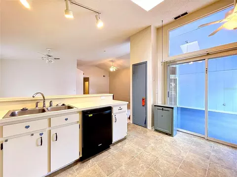 Kitchen - 1790 Sunrise Dr, Bartow, FL 33830 photo 8 of 9