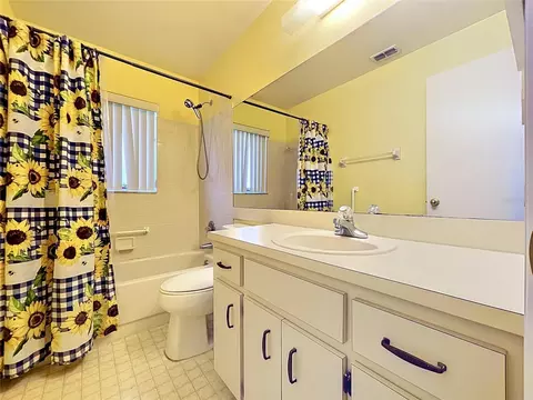 Bath - 1790 Sunrise Dr, Bartow, FL 33830 photo 2 of 7