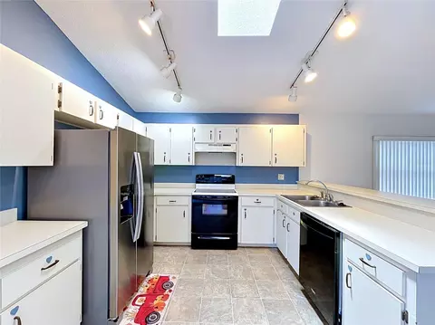 Kitchen - 1790 Sunrise Dr, Bartow, FL 33830 photo 5 of 9