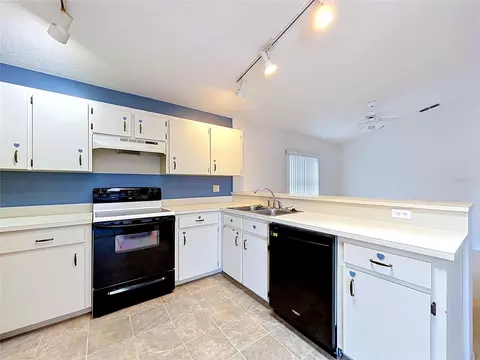 Kitchen - 1790 Sunrise Dr, Bartow, FL 33830 photo 7 of 9