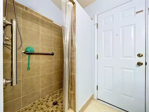 Bath - 1790 Sunrise Dr, Bartow, FL 33830 photo 6 of 7