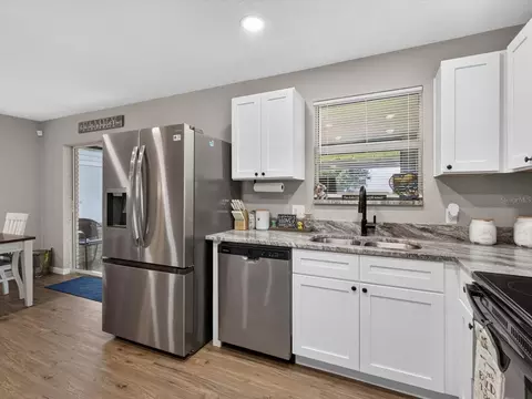 Kitchen - 1380 Eagle Ave E, Eagle Lake, FL 33839 photo 4 of 4