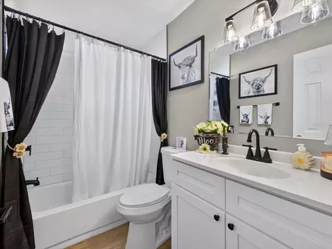 Bath - 1380 Eagle Ave E, Eagle Lake, FL 33839 photo 2 of 2