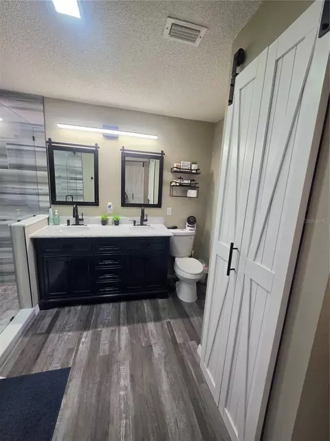 Bath - 1380 Eagle Ave E, Eagle Lake, FL 33839 photo 3 of 5
