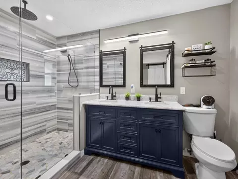 Bath - 1380 Eagle Ave E, Eagle Lake, FL 33839 photo 1 of 2