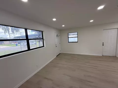 Living - 430 Lucille St, Bartow, FL 33830 photo 3 of 8