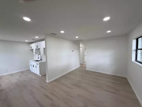 Living - 430 Lucille St, Bartow, FL 33830 photo 2 of 8
