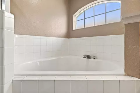 Bath - 7123 Summit Dr, Winter Haven, FL 33884 photo 3 of 6