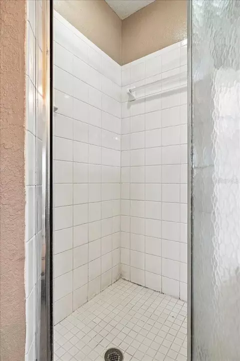 Bath - 7123 Summit Dr, Winter Haven, FL 33884 photo 4 of 6