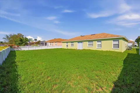 Exterior - 7123 Summit Dr, Winter Haven, FL 33884 photo 3 of 6