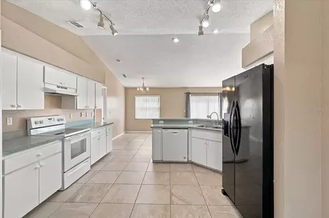 Kitchen - 7123 Summit Dr, Winter Haven, FL 33884 photo 3 of 5
