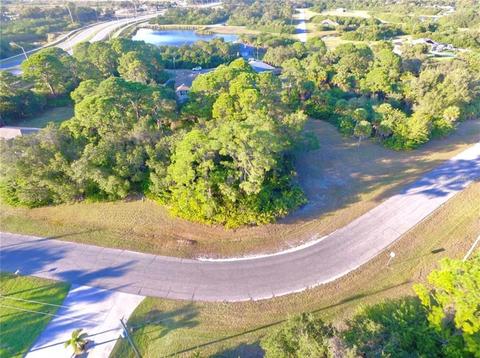 106 Cougar Way S, Rotonda West, FL 33947