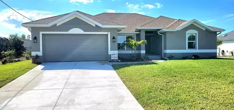 61 Mariner Ln, Rotonda West, FL 33947