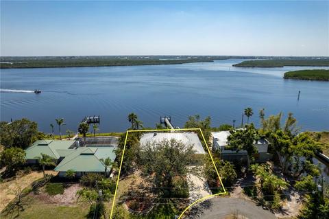 3290 Peace River Dr, Punta Gorda, FL 33983