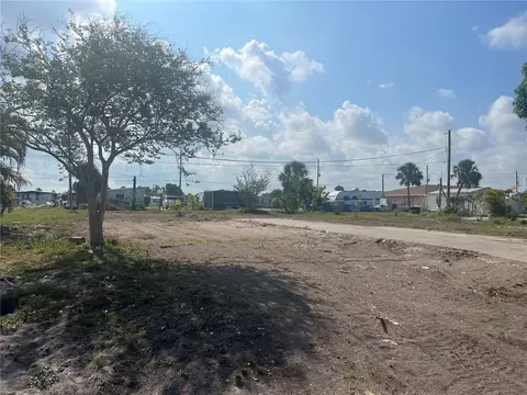 1427 Seagull Dr, Englewood, FL 34224
