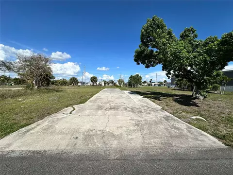 1427 Seagull Dr, Englewood, FL 34224