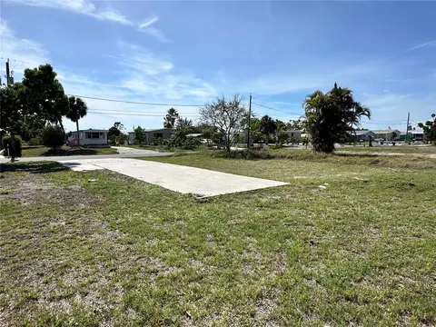 1427 Seagull Dr, Englewood, FL 34224