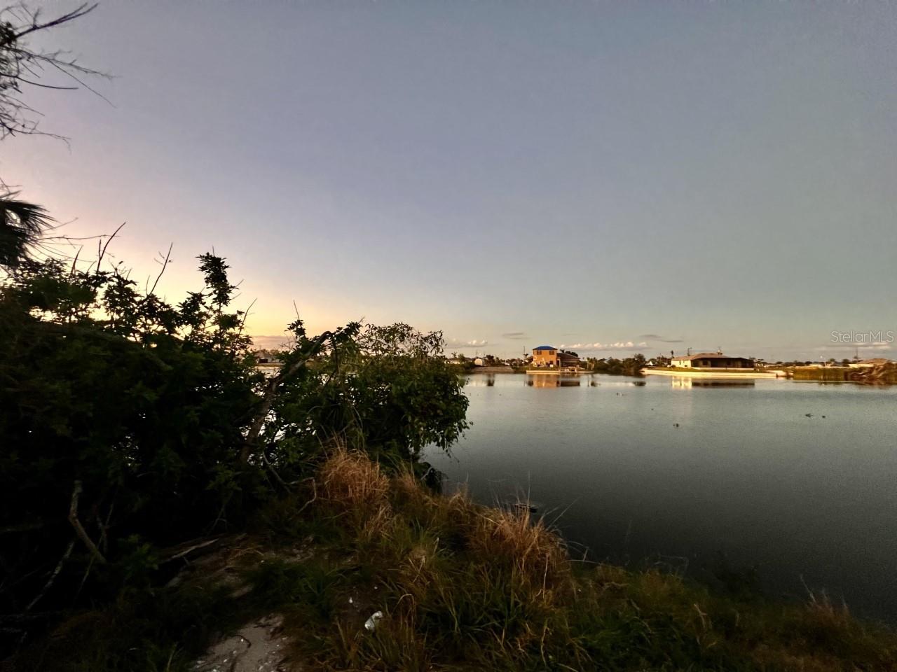 1217 Tropicana Pkwy W  