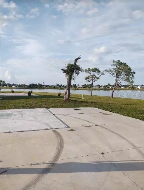 7574 Ratan Cir, Port Charlotte, FL 33981