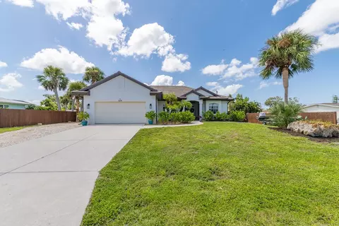 829 E 6th St, Englewood, FL 34223