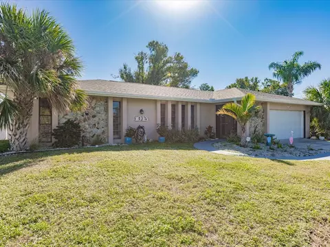 1045 Robat Ter NW, Port Charlotte, FL 33948