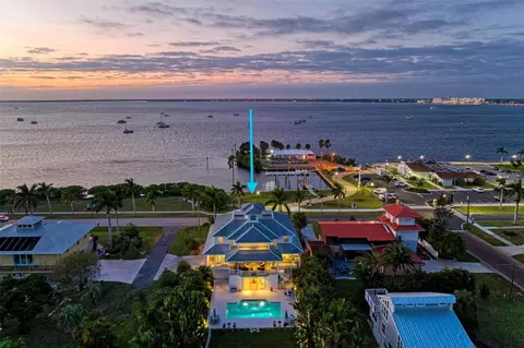825 W Retta Esplanade, Punta Gorda, FL 33950