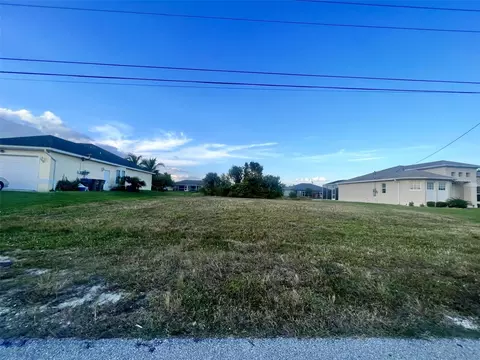 521 SE 7th St, Cape Coral, FL 33990