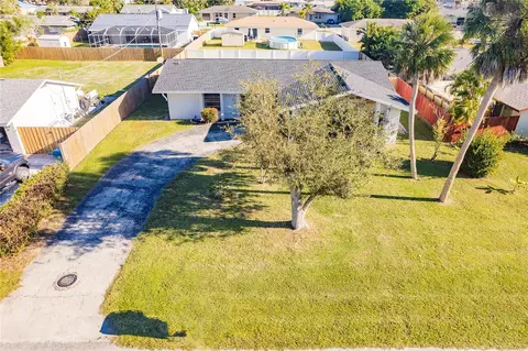 2570 Lakeshore Cir, Port Charlotte, FL 33952