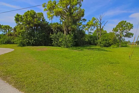 28 Tee View Ct, Rotonda West, FL 33947