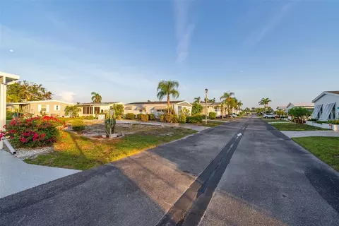 9 S Buena Vista Ave, Englewood, FL 34223