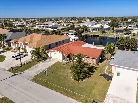 140 Peckham St SE, Port Charlotte, FL 33952