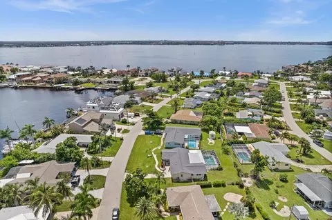 4910 Nassau Ct, Cape Coral, FL 33904