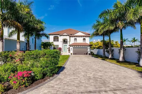 7736 Holiday Dr, Sarasota, FL 34231