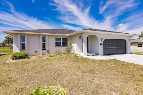 28 Oakland Hills Ct, Rotonda West, FL 33947