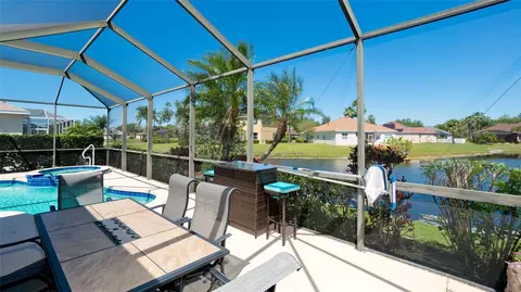 6727 64th Pl E, Bradenton, FL 34203