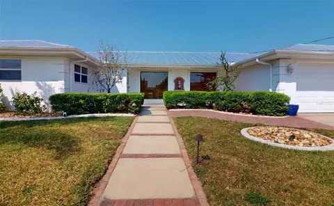 142 Bangsberg Rd SE, Port Charlotte, FL 33952