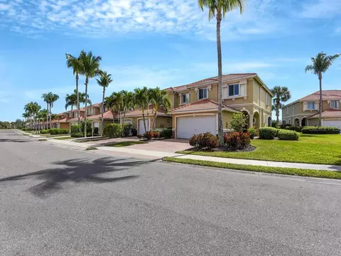 2414 Laurentina Ln, Cape Coral, FL 33909